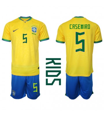 Brasilien Casemiro #5 babykläder Hemmatröja barn VM 2022 Korta ärmar (+ Korta byxor)